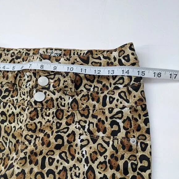 ⭐ Junior's Cheetah Print Jeans - Picture 8 of 9